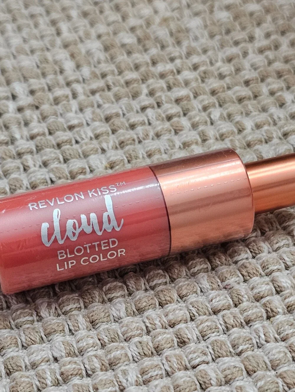 Revlon Kiss Cloud Blotted Lip Tint -007 Fluffy Coral New Sealed Pkg
